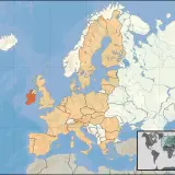 Mapa Europy z zaznaczoną na pomarańczowo Irlandią. Gdzie jest Dublin? Na tej wyspie, na wschód od Wielkiej Brytanii.