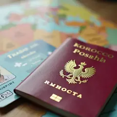 Paszport z orłem i napisami "Korocco Posshla" oraz dokument z fotografią leżą na mapie. Czy do Maroko potrzebny jest paszport? Tak, do podróży do Maroko potrzebny jest paszport.