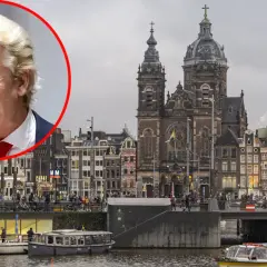 Geert Wilders na tle Amsterdamu, gdzie holandia ludność cieszy się spacerem po kanałach.