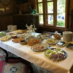 Gdzie zjeść w Lanckoronie? Odkryj najlepsze miejsca na posiłek