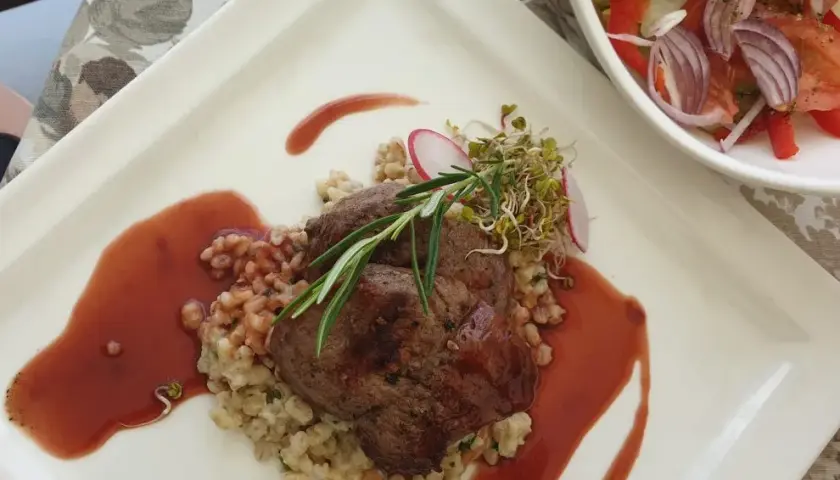 Gdzie zjeść w Zamościu? Najlepsze restauracje na każdą okazję