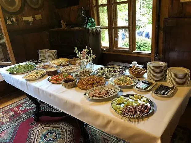 Gdzie zjeść w Lanckoronie? Odkryj najlepsze miejsca na posiłek