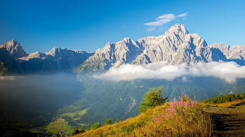Zdjęcie Gdzie leżą Dolomity? Odkryj ich niezwykłą lokalizację w Włoszech