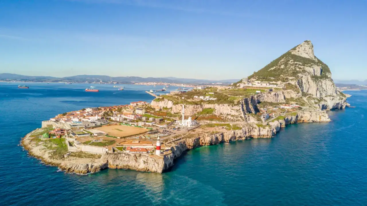Zdjęcie Gdzie leży Gibraltar? Poznaj jego wyjątkowe położenie i znaczenie